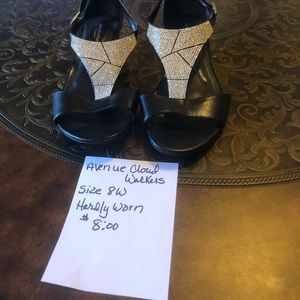Size 8W cloud walkers sandals